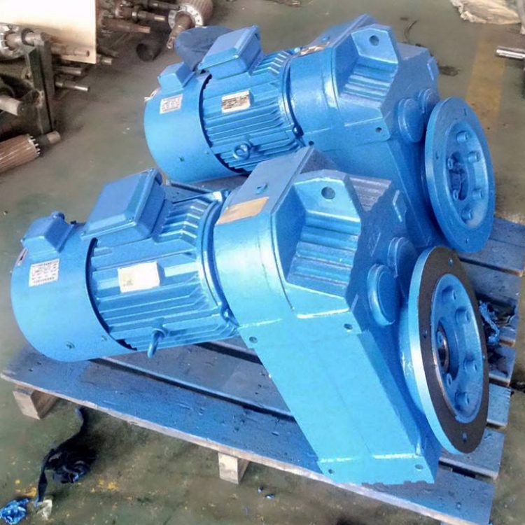  如何預(yù)防蝸輪蝸桿減速機油封漏油的情況