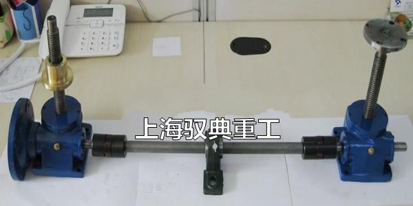 做絲桿升降機(jī)平臺(tái)時(shí)聯(lián)動(dòng)桿過長怎么安裝